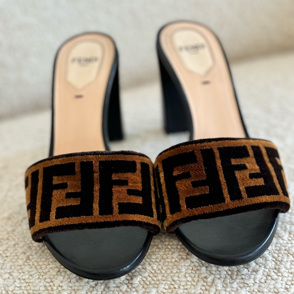 FENDI velvet logo heel